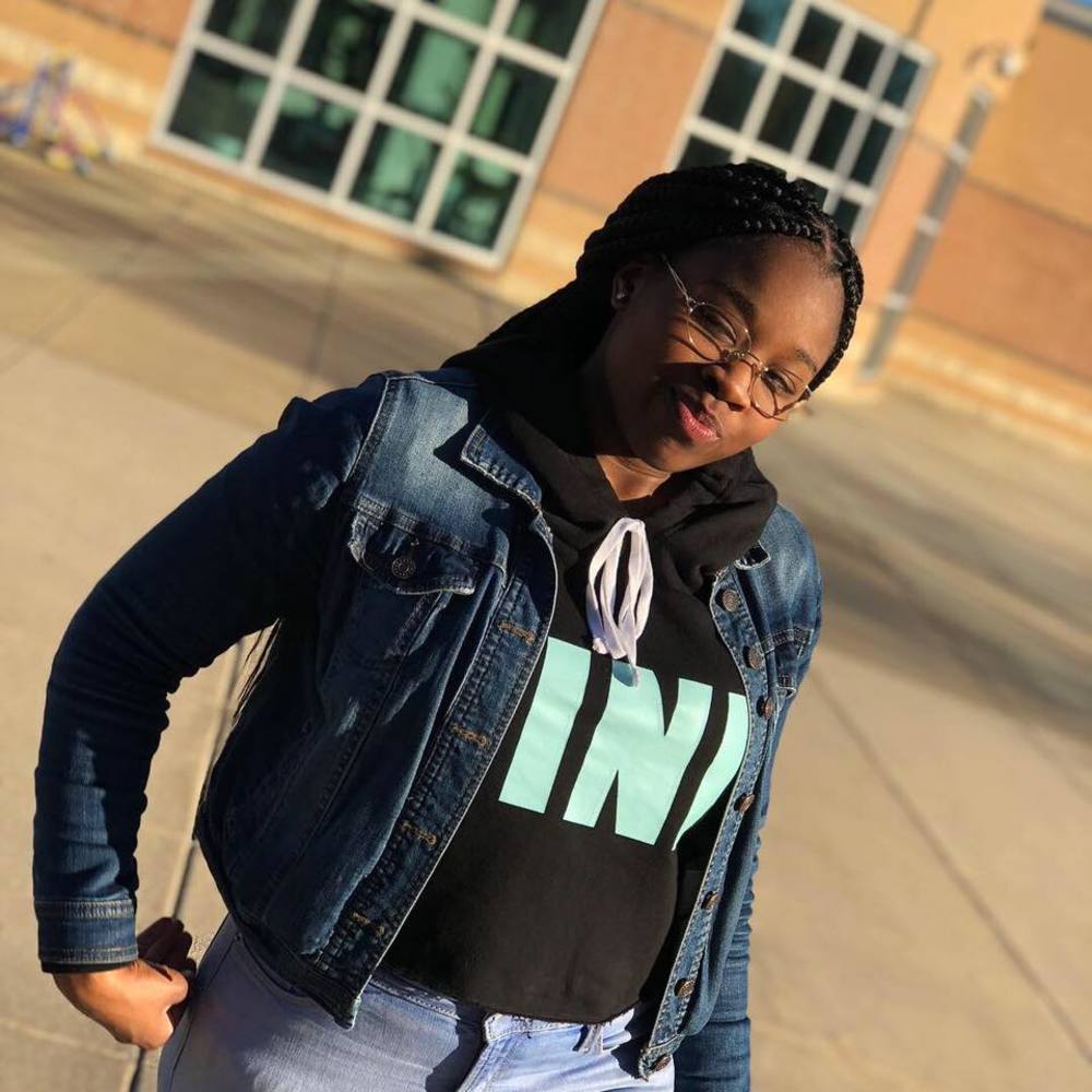 Meet your Posher, Antonia